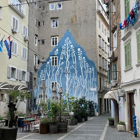 Old Square Apartment Rijeka Exterior photo
