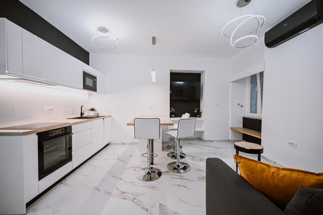 Old Square Apartment Rijeka Exterior photo